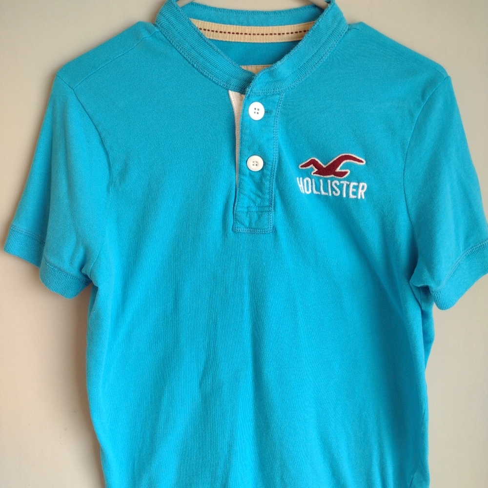 HOLLISTER MENS SHORT SLEEVE TEE. SIZE MEDIUM